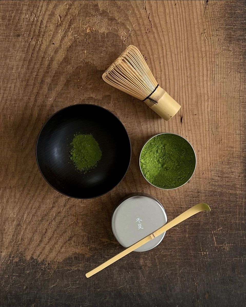 Jakie narzędzia są potrzebne do tradycyjnego przygotowania matchy?