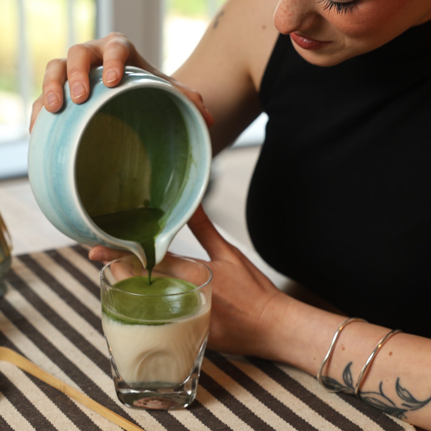 Kai Matcha Set aus Keramik im minimalistischen Stil – mit kulinarischem Matcha