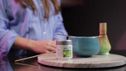 Zen-Keramikset mit zeremoniellem Matcha